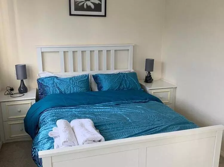 Residenssi Charming 2 Bed House In London