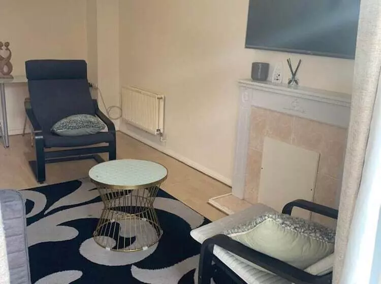 Residenssi Charming 2 Bed House In London