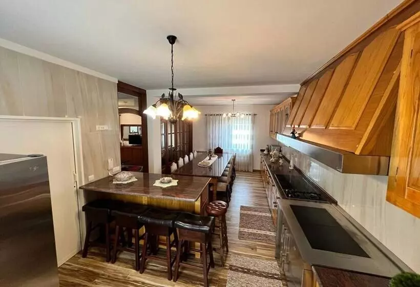 レジデンス Stunning 4 Bed House