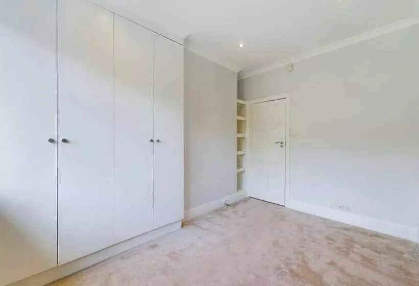 The Richmond Park Hideaway   Cozy 5bdr House With Garden + Rooftop Terrace
