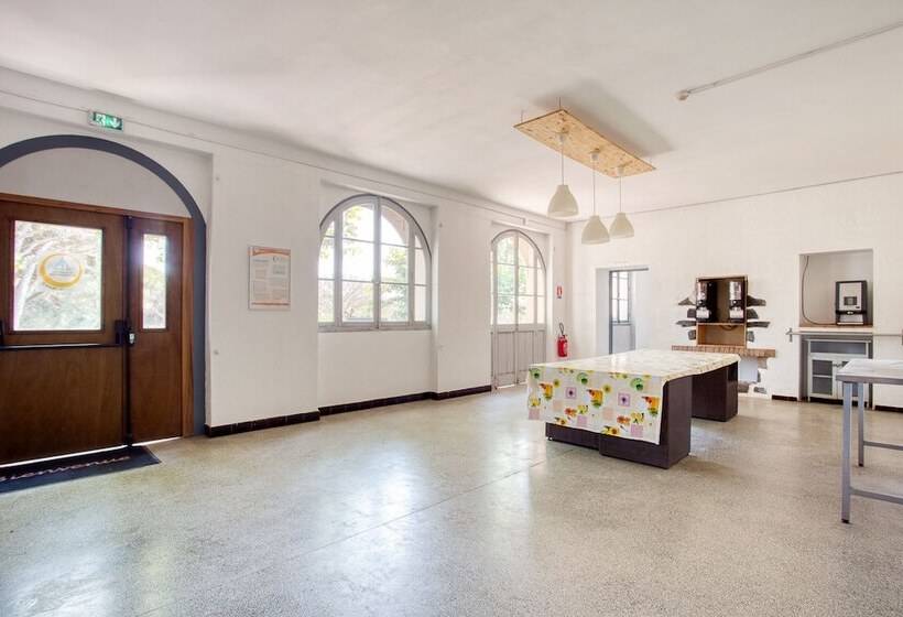 Auberge De Fréjus Saint Raphael   Hostel