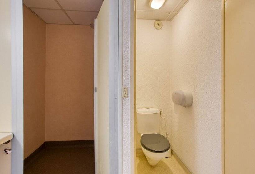 Auberge De Fréjus Saint Raphael   Hostel