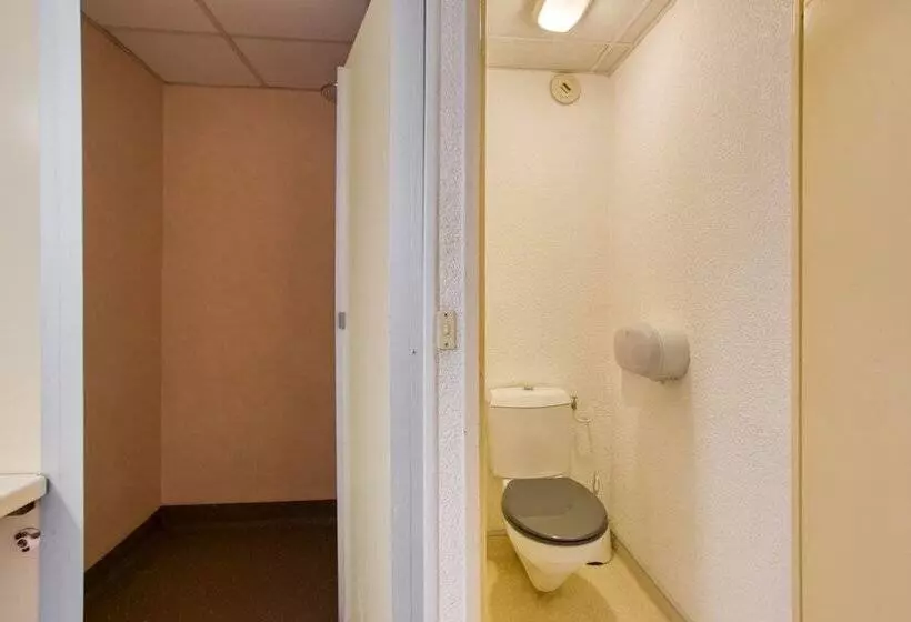 Auberge De Fréjus Saint Raphael   Hostel