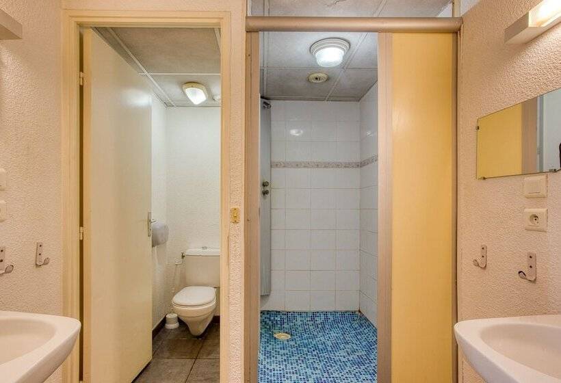 Auberge De Fréjus Saint Raphael   Hostel