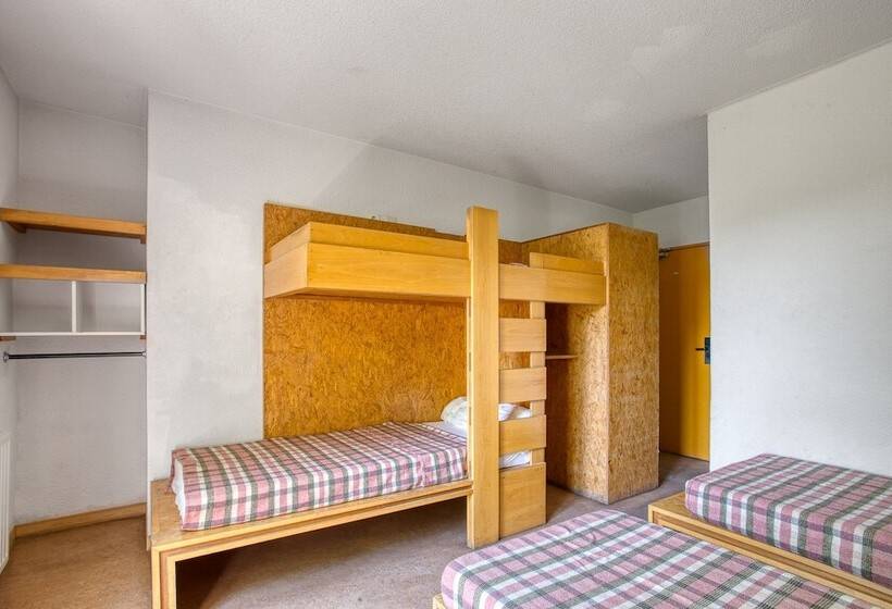 Auberge De Fréjus Saint Raphael   Hostel