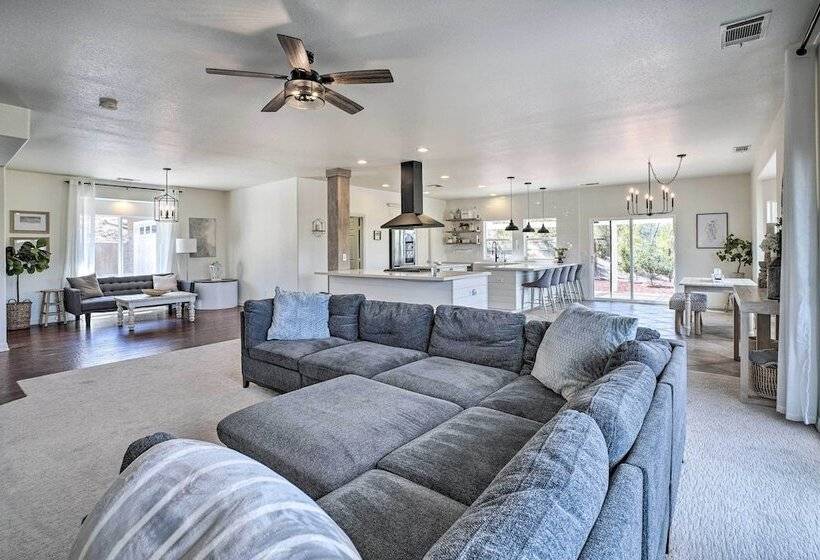 Beautiful Hemet Home: Large Patio & Mtn Views!