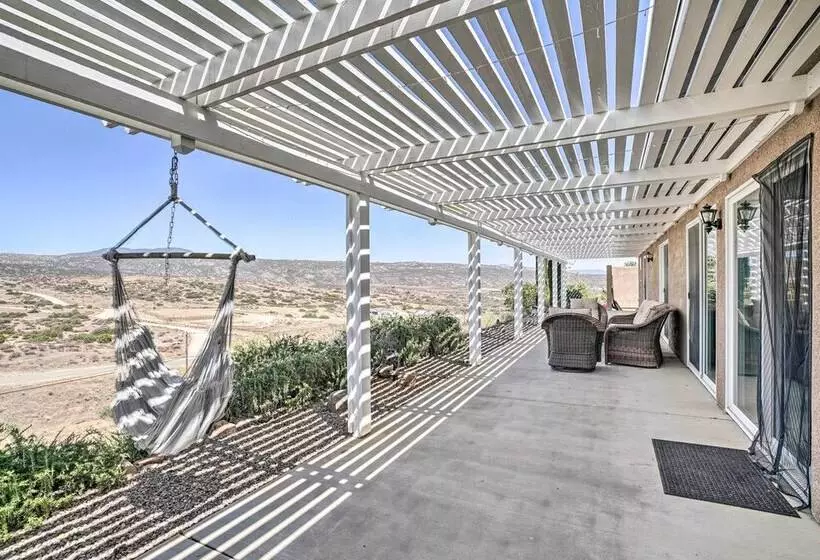 Beautiful Hemet Home: Large Patio & Mtn Views!