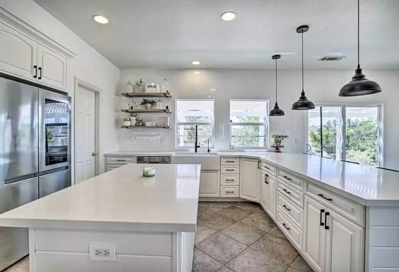 Beautiful Hemet Home: Large Patio & Mtn Views!