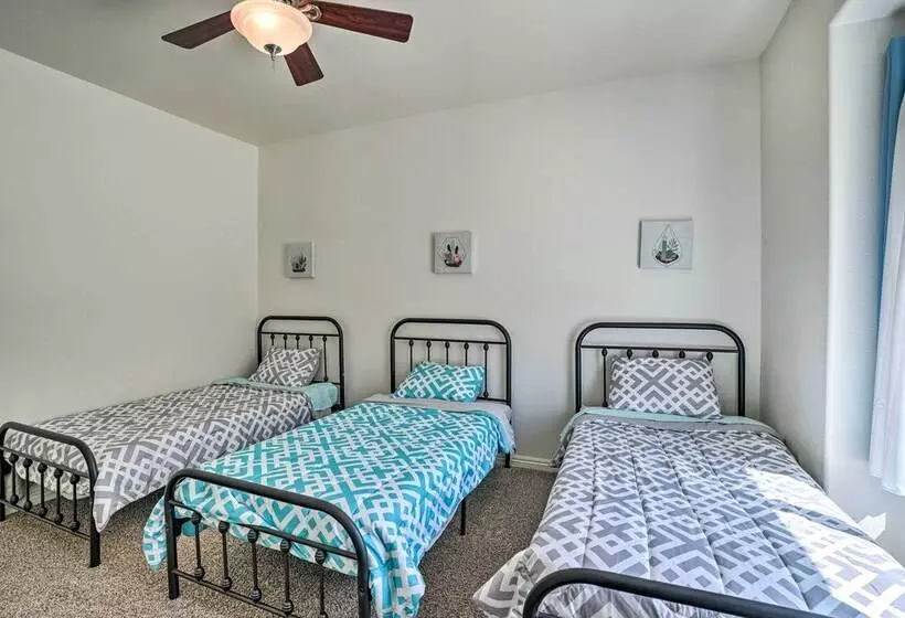 Beautiful Hemet Home: Large Patio & Mtn Views!