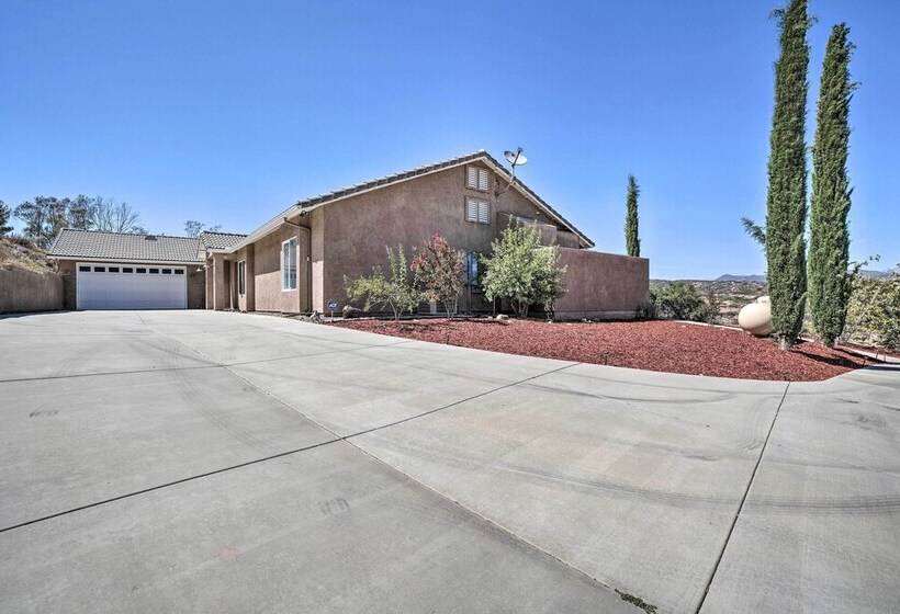 Beautiful Hemet Home: Large Patio & Mtn Views!