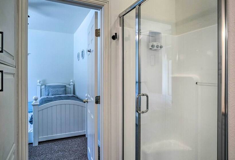 Beautiful Hemet Home: Large Patio & Mtn Views!