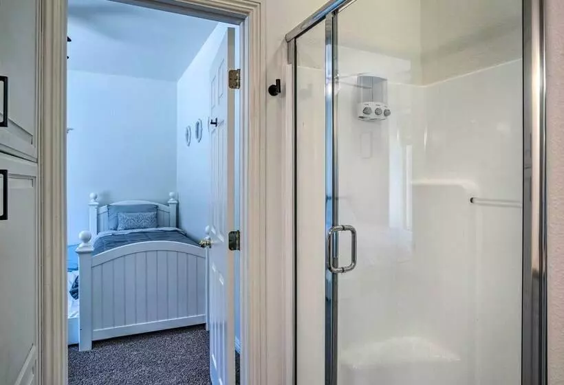 Beautiful Hemet Home: Large Patio & Mtn Views!