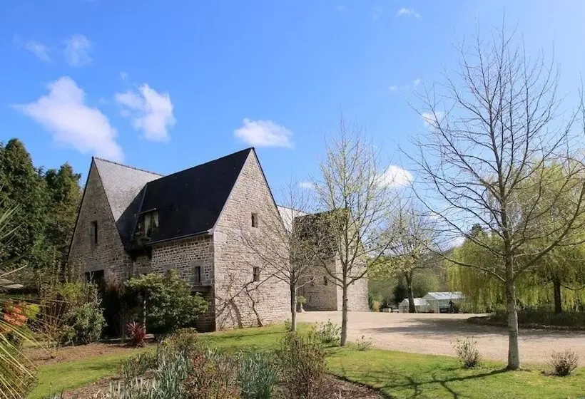 Aamiaismajoitus (B&B) Domaine De Montloue