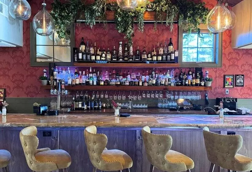 Buttermilk Falls Inn