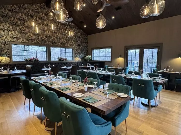 Buttermilk Falls Inn