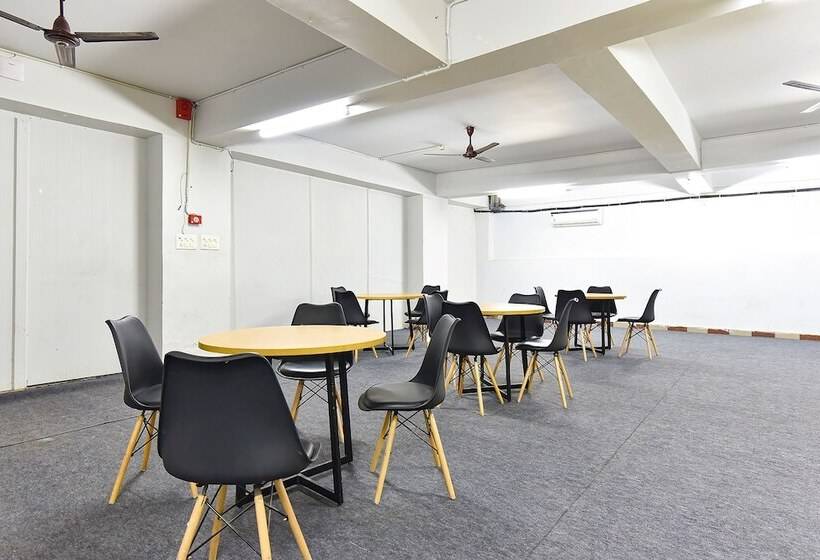 Fabhotel Rushank Palace