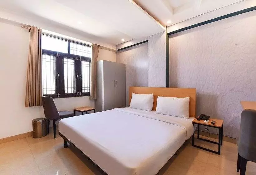 Fabhotel Rushank Palace