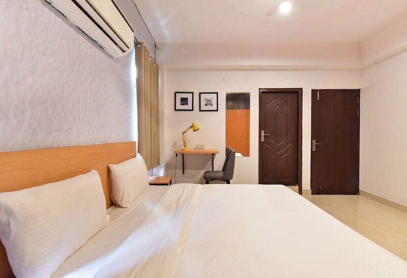 Fabhotel Rushank Palace