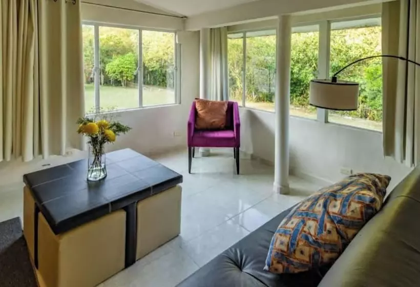 Hostelli Casa Edward