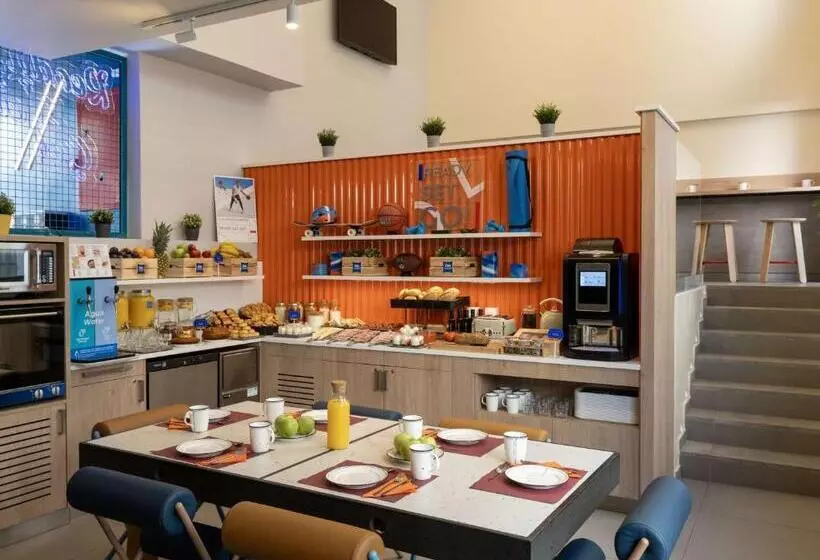 هتل Ibis Budget Valencia Centro Puerto