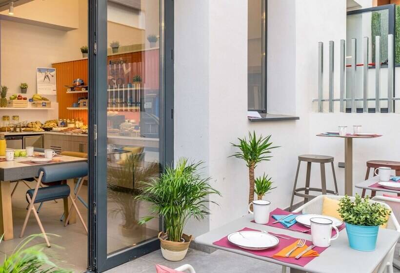 هتل Ibis Budget Valencia Centro Puerto