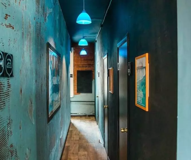 Montana Hostel