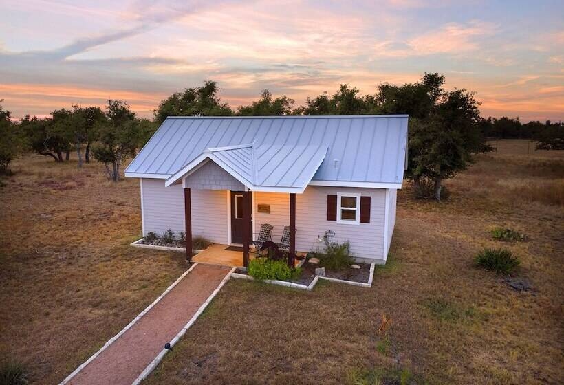 Luxury Cottage With Views Fireplace & Grill!