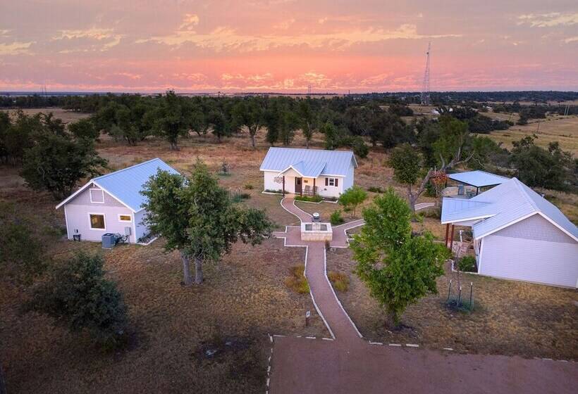 Luxury Cottage With Views Fireplace & Grill!