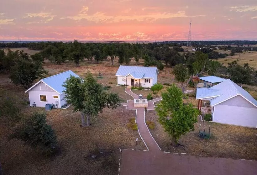 Luxury Cottage With Views Fireplace & Grill!