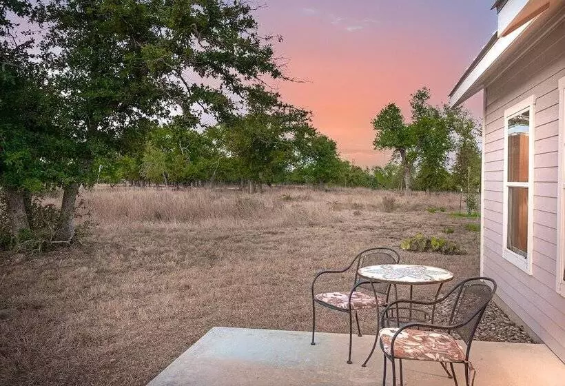 Luxury Cottage With Views Fireplace & Grill!