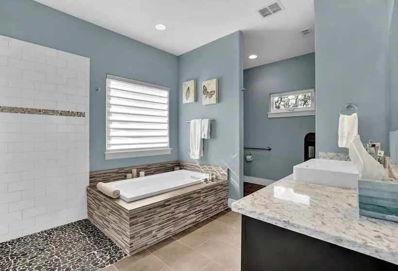 Luxury Cottage With Views Fireplace & Grill!