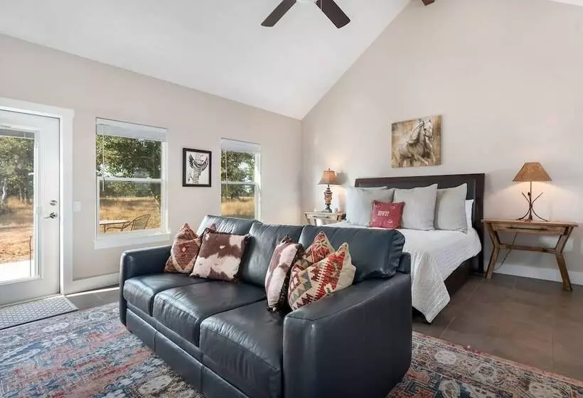 Luxury Cottage With Views Fireplace & Grill!