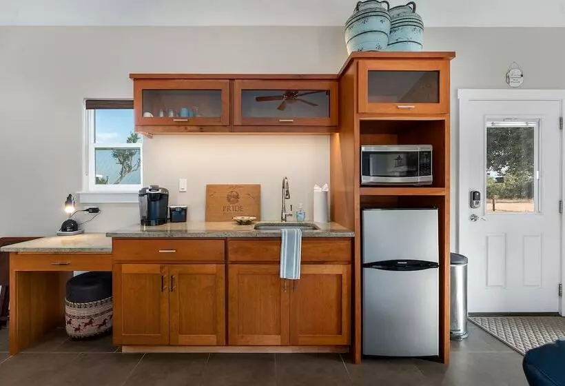 Luxury Cottage With Views Fireplace & Grill!