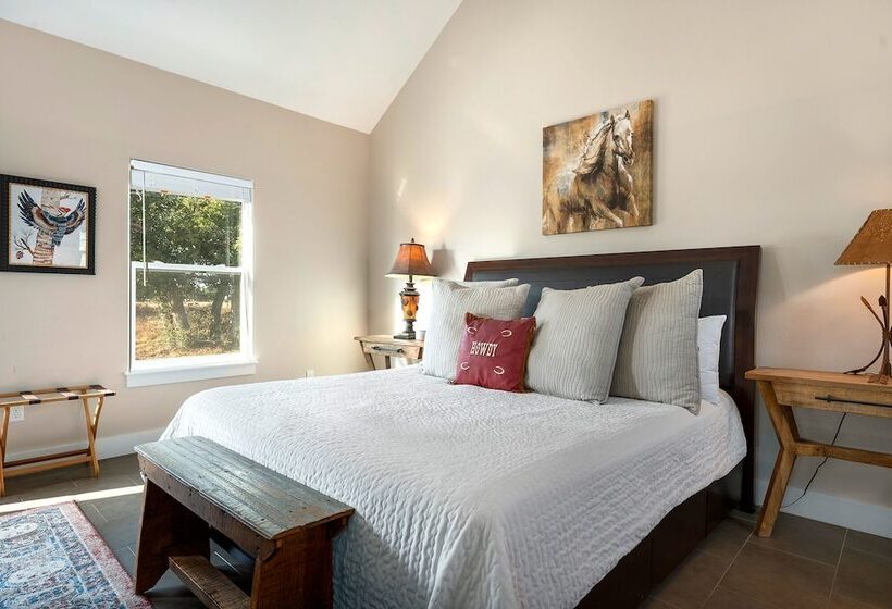 Luxury Cottage With Views Fireplace & Grill!