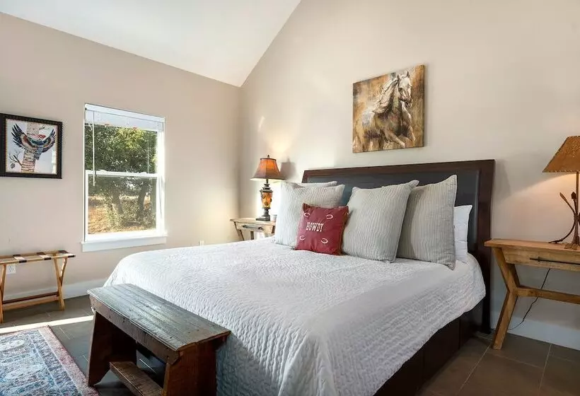 Luxury Cottage With Views Fireplace & Grill!