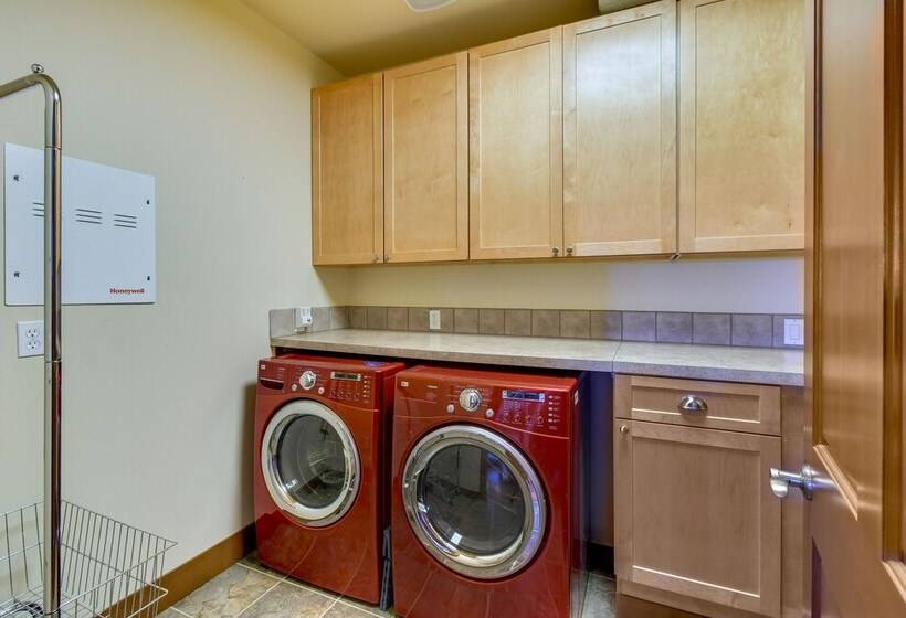 Port Angeles Home: 7 Mi To Olympic Natl Park!