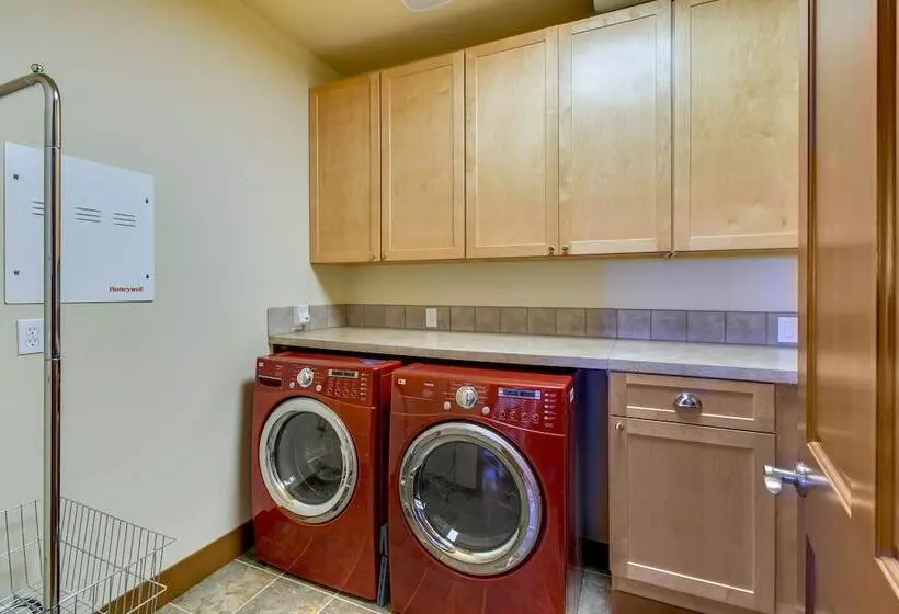 Port Angeles Home: 7 Mi To Olympic Natl Park!