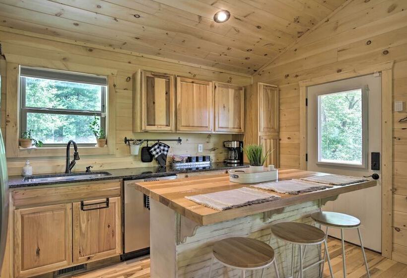 Private Hot Tub & Ev Charger: Cozy Murphy Cabin!