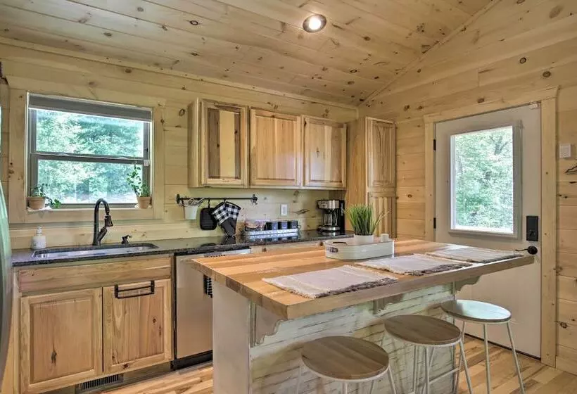 Private Hot Tub & Ev Charger: Cozy Murphy Cabin!