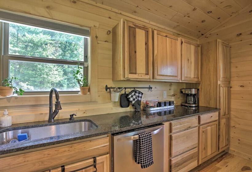 Private Hot Tub & Ev Charger: Cozy Murphy Cabin!