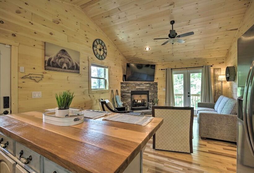 Private Hot Tub & Ev Charger: Cozy Murphy Cabin!