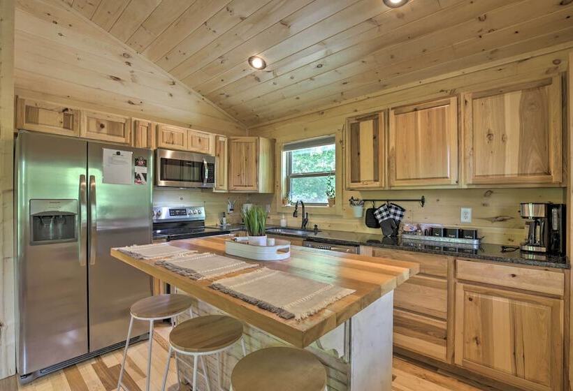 Private Hot Tub & Ev Charger: Cozy Murphy Cabin!