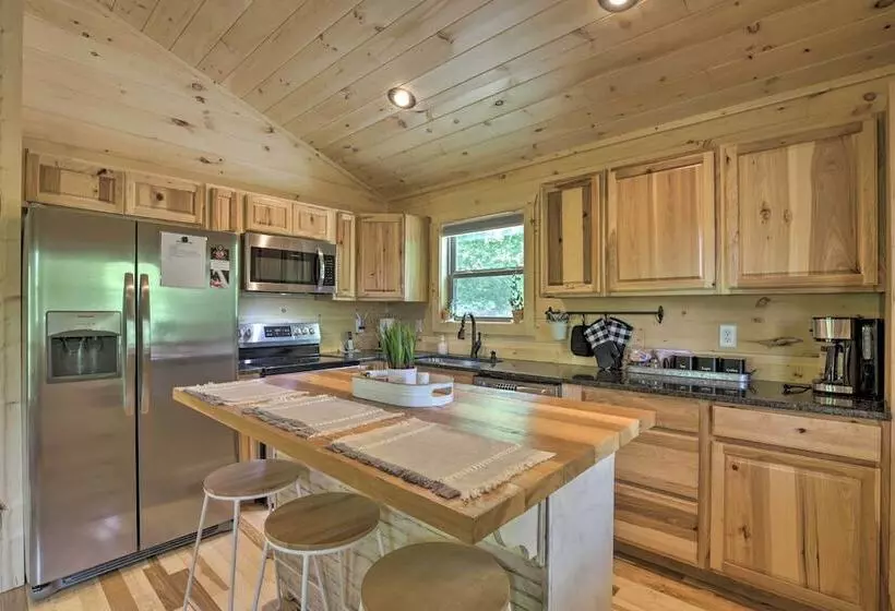 Private Hot Tub & Ev Charger: Cozy Murphy Cabin!