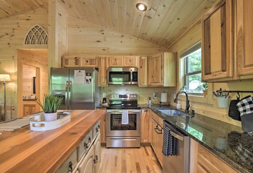 Private Hot Tub & Ev Charger: Cozy Murphy Cabin!