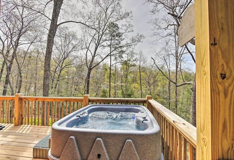 Private Hot Tub & Ev Charger: Cozy Murphy Cabin!