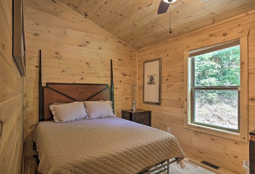 Private Hot Tub & Ev Charger: Cozy Murphy Cabin!