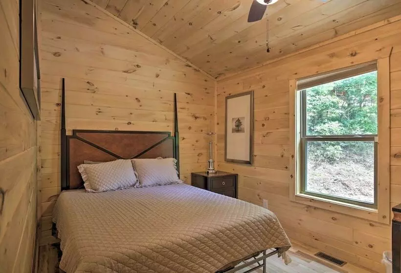 Private Hot Tub & Ev Charger: Cozy Murphy Cabin!