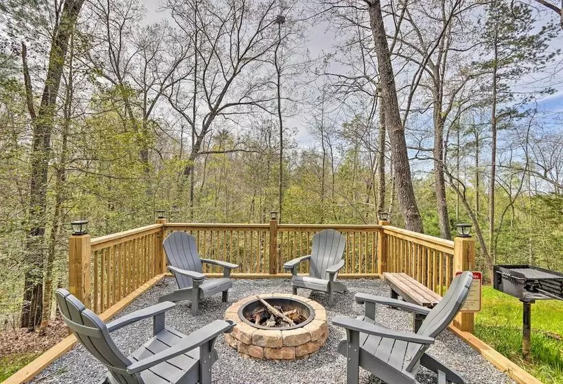 Private Hot Tub & Ev Charger: Cozy Murphy Cabin!