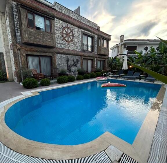 Pupa Alaçatı Butik Otel