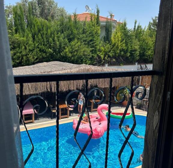 Pupa Alaçatı Butik Otel